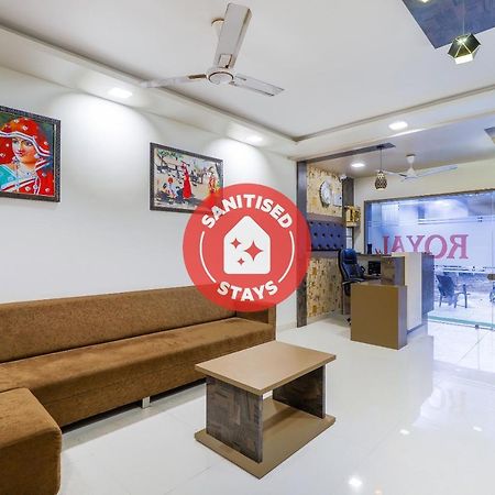 OYO 47110 Hotel Royal Palace Naroda Exterior foto