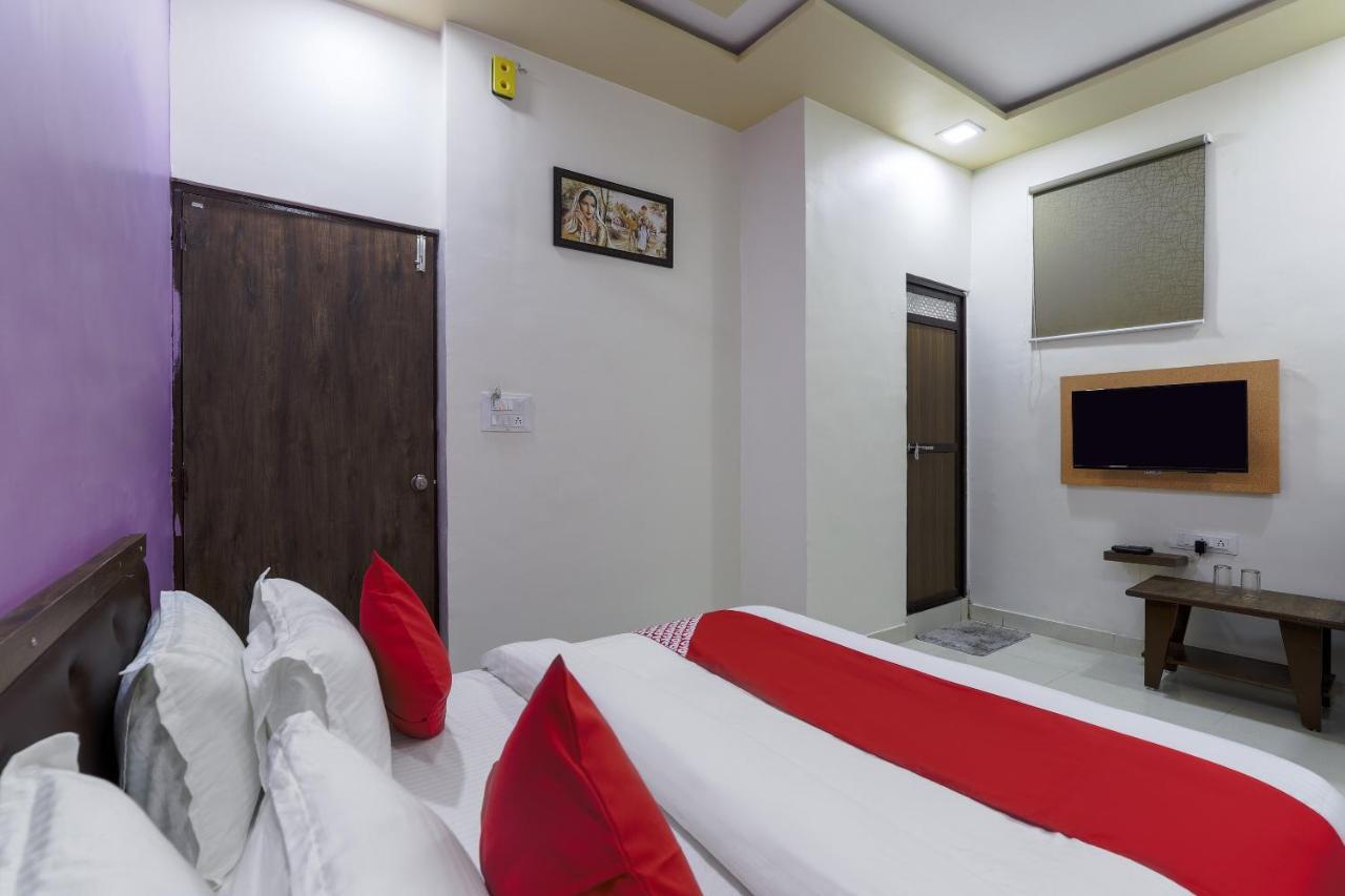 OYO 47110 Hotel Royal Palace Naroda Exterior foto