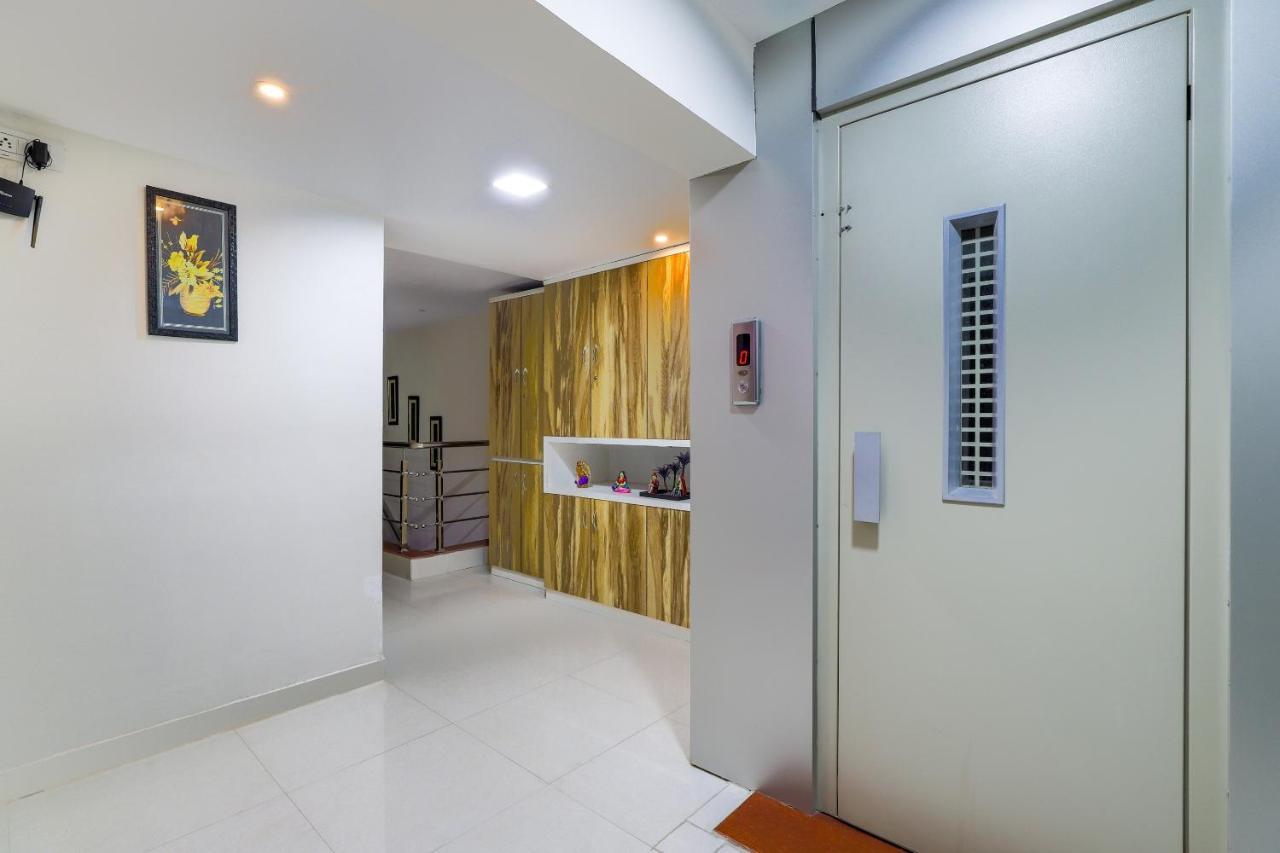 OYO 47110 Hotel Royal Palace Naroda Exterior foto