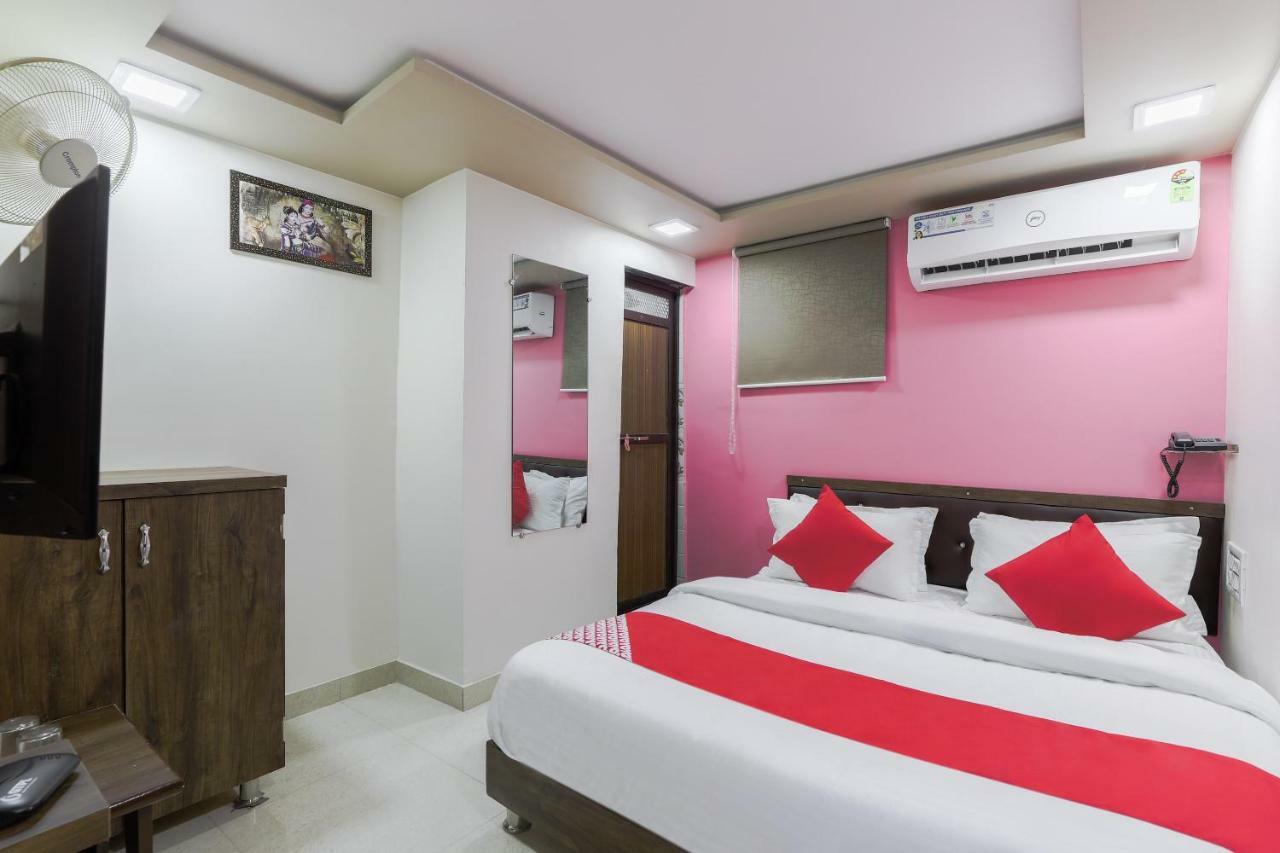 OYO 47110 Hotel Royal Palace Naroda Exterior foto