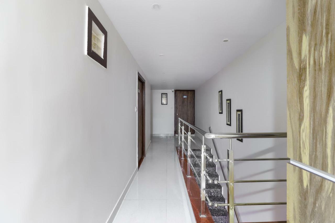 OYO 47110 Hotel Royal Palace Naroda Exterior foto
