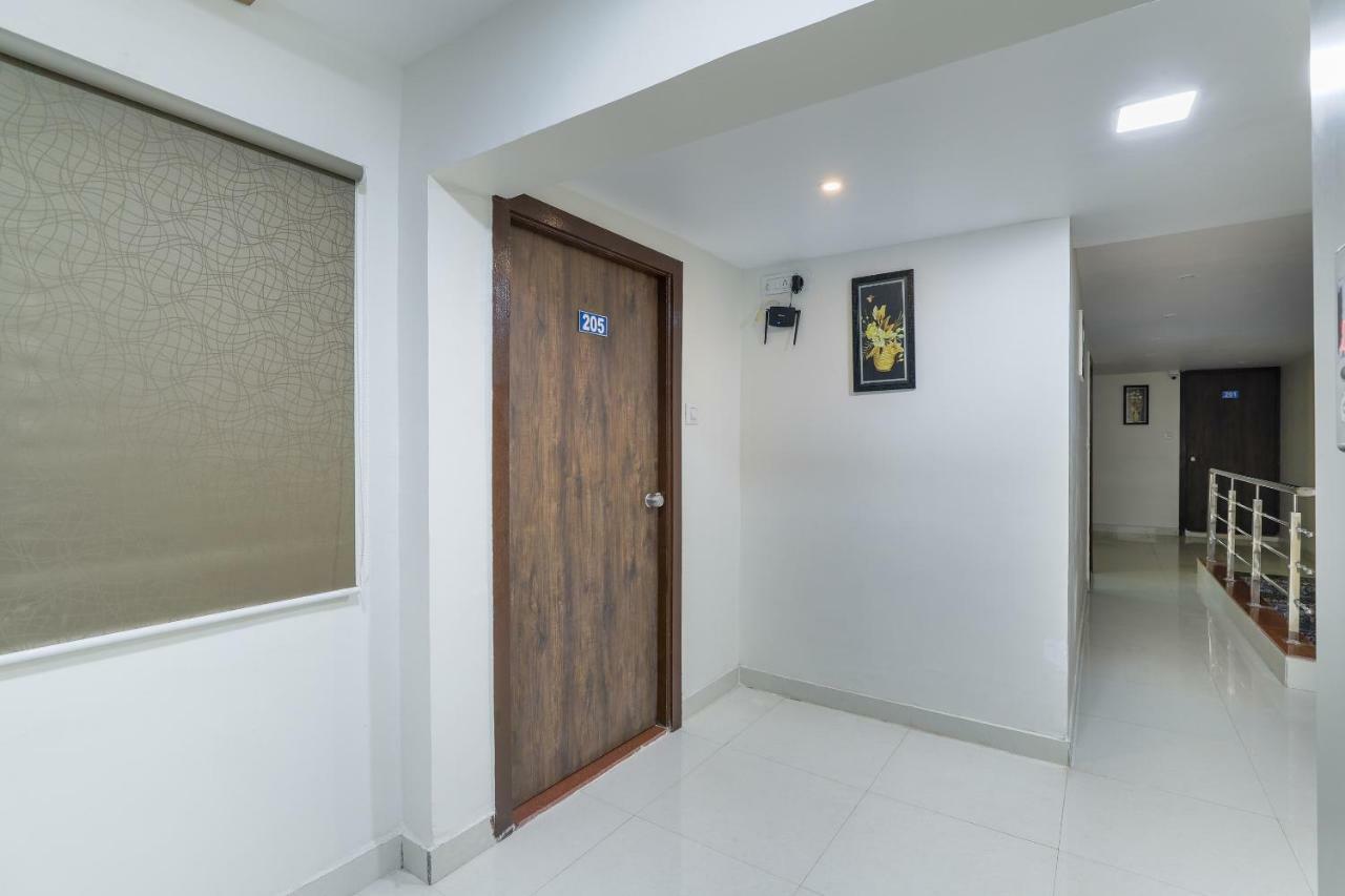 OYO 47110 Hotel Royal Palace Naroda Exterior foto