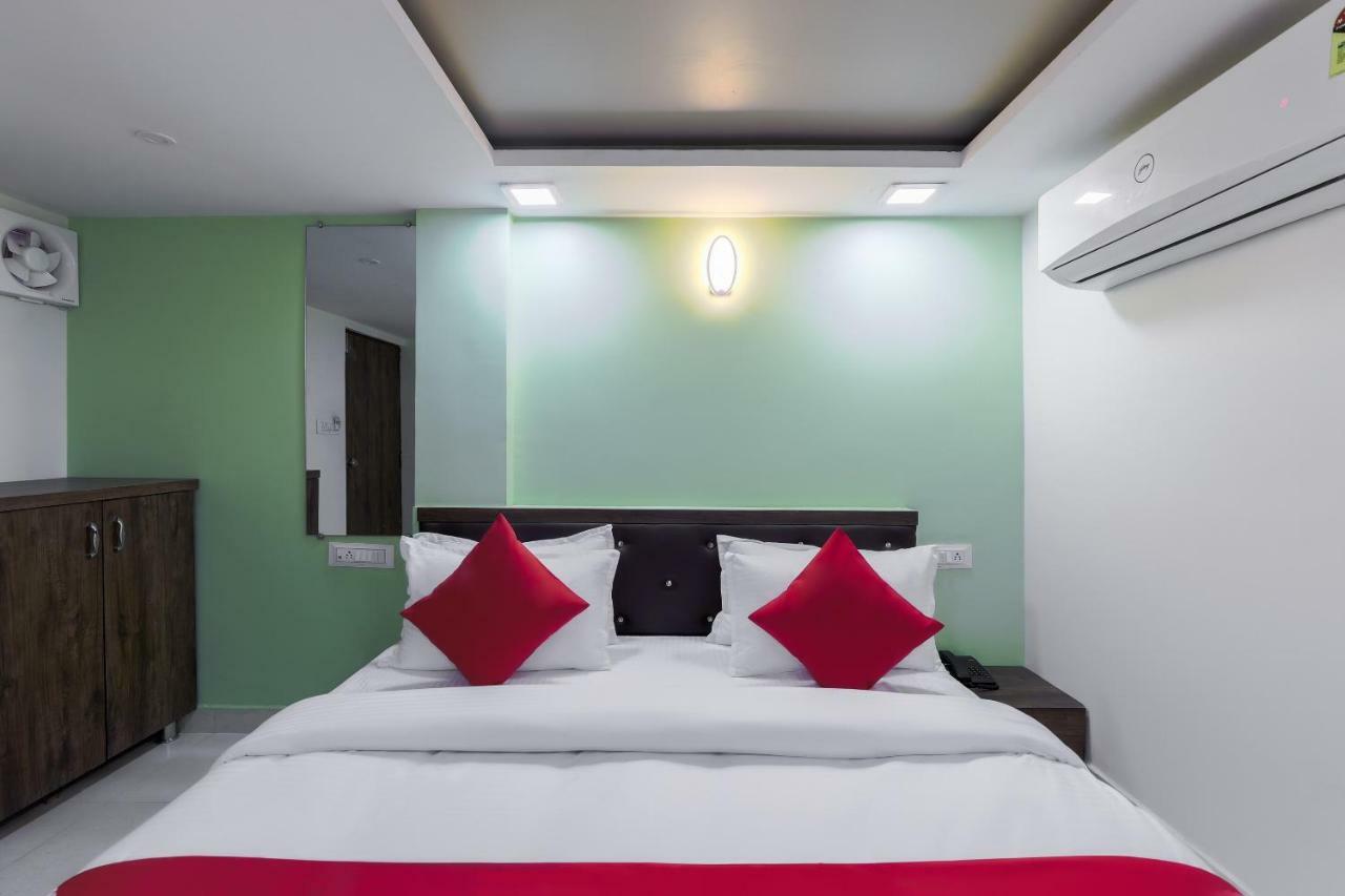 OYO 47110 Hotel Royal Palace Naroda Exterior foto